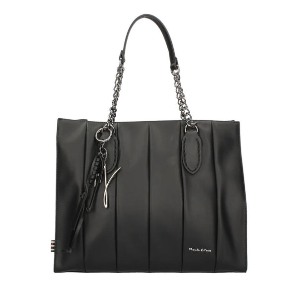Una Borsa shopper Manila da portare a Spalla. Caratterizzata da effetto trapuntato sul davanti. Diversi scomparti interni tra cui uno a chiusura zip. Chiusura a zip a monte. Metalleria color nero lucido. Pratica ed elegante allo stesso tempo.