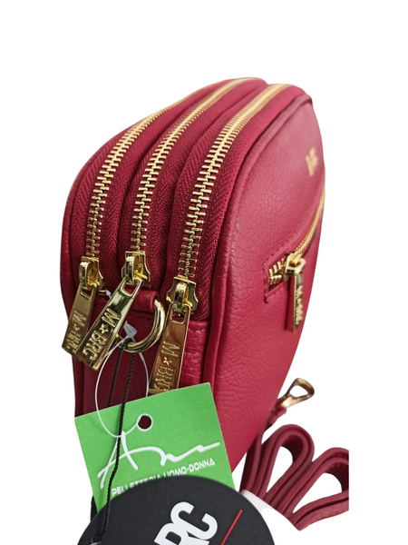 Borsa a Tracolla Modello Obona M★BRC by Massimo Braccialini realizzata in vera pelle di Colore Rosso con quattro pratici scomparti e due tracolle in dotazioni.