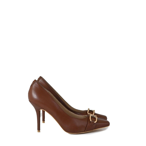 Eleganti e Sofisticate Décolleté nella Variante Colore Cognac Realizzate in Vera Pelle con Dettaglio logo frontale e punta Quadra.