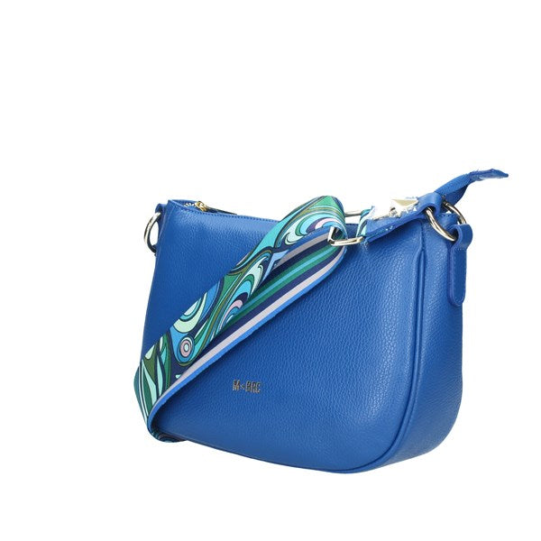Borsa a Tracolla Modello Obo M★BRC by Massimo Braccialini realizzata in vera pelle, qualità e originalità in un solo accessorio. Una Borsa medio grande, morbidissima al tatto. Colore Bluette con chiusura zi. Dotata di due tracolle regolabili e amovibili, una in tinta ed una a fascia larga dai colori sgargianti. Rivestito internamente e dotato di tasca con chiusura zip.