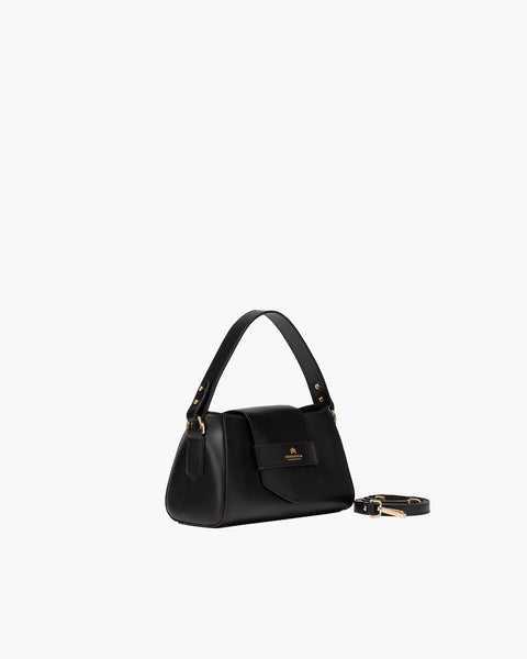 Una Borsa Tote elegante e raffinata nella versione nera. Da portare a spallo oppure a tracolla mediante la tracolla amovibile in tono. Un unico scomparto, internamente rivestita in elegante tessuto logato. Pratica la tasca interna a chiusura zip. Una Mini Bag per le grandi occasioni. 