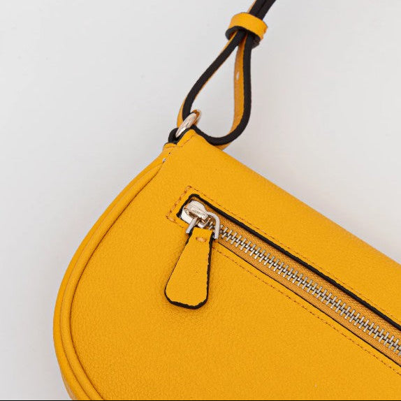 Borsa a  tracolla guess modello calebra di colore giallo marigold.