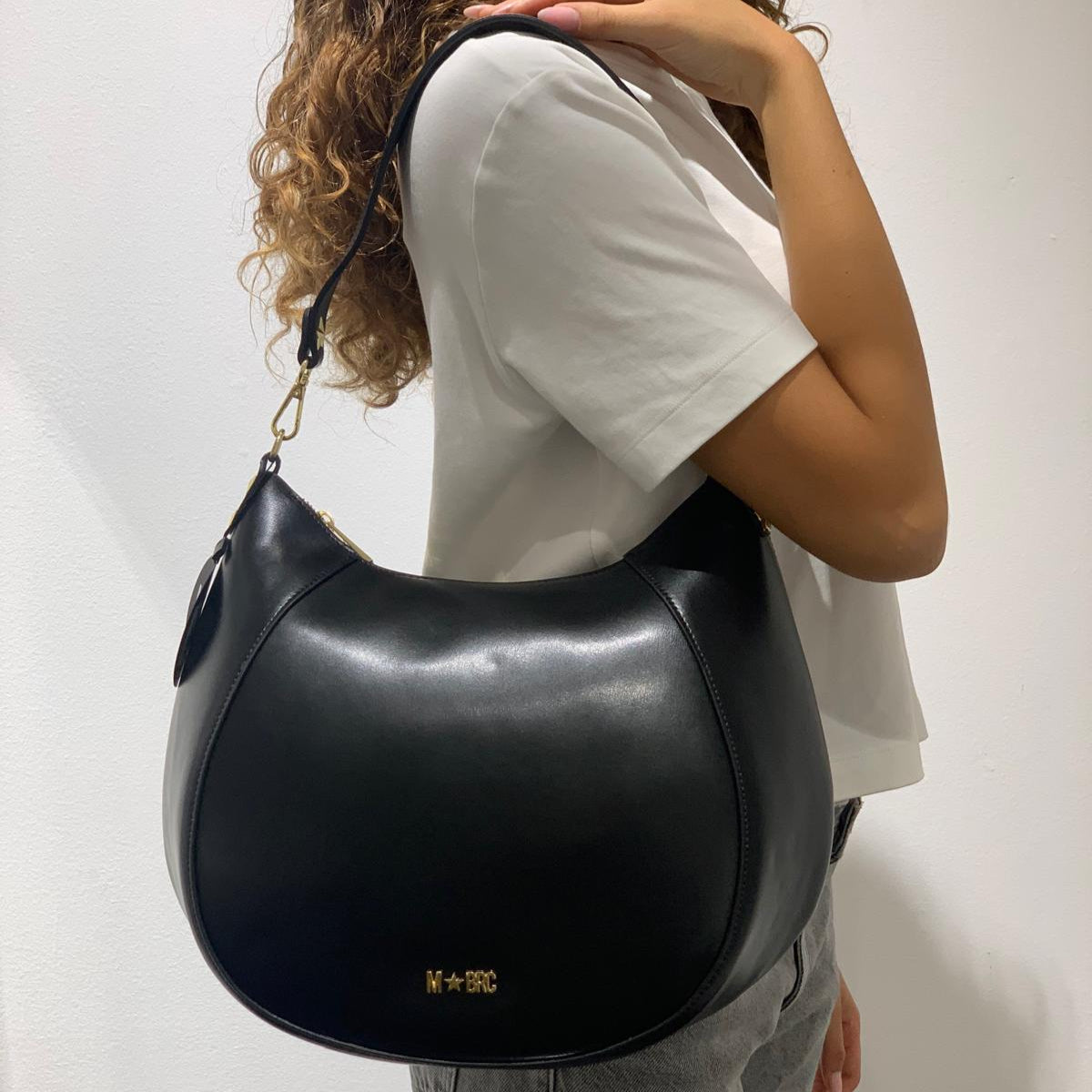 Borsa MBRC Massimo Bracciaini Collezione Curvy di Colore Nero.