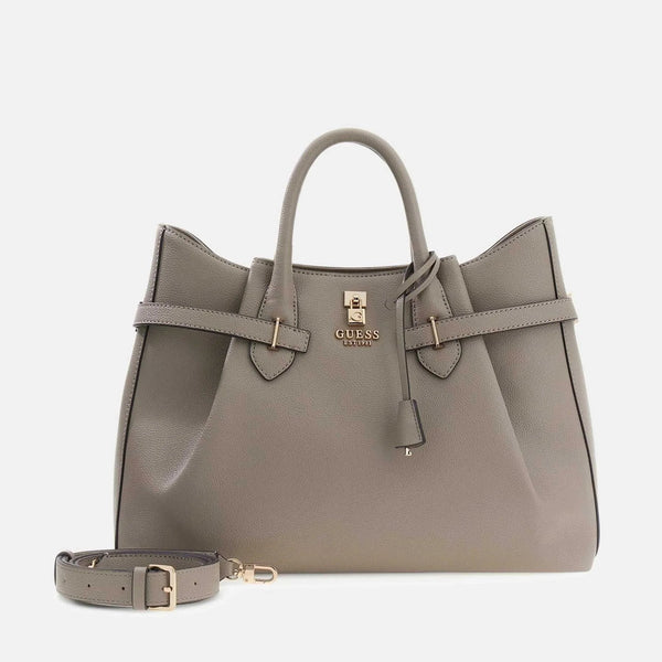 GUESS Yesba grigia in similpelle effetto Saffiano, con chiusura zip, tracolla regolabile e removibile. Dimensioni 37×29×12 cm.