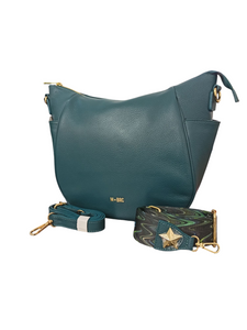 Borsa a Tracolla Modello Obona M★BRC by Massimo Braccialini realizzata in Vera Pelle nella Variante di Colore Ottanio. Un unica e ampia Sacca con chiusura a monte.
