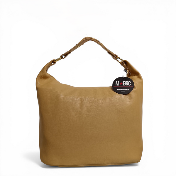 Scopri la borsa a spalla MBRC H149 di Massimo Braccialini. In vera pelle martellata color Camel, con dettaglio lettering gioiello e design capiente. Eleganza italiana per ogni tuo outfit.