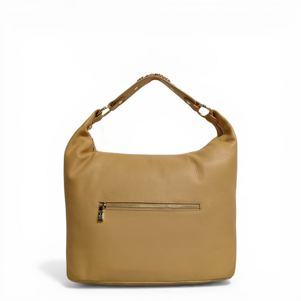 Scopri la borsa a spalla MBRC H149 di Massimo Braccialini. In vera pelle martellata color Camel, con dettaglio lettering gioiello e design capiente. Eleganza italiana per ogni tuo outfit.