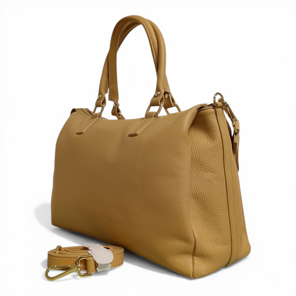 Borsa MBRC Onda H166 in vera pelle Camel. Design sinuoso con dettaglio intrecciato, doppia portabilità e capienza ideale. Eleganza Made in Italy firmata Massimo Braccialini.