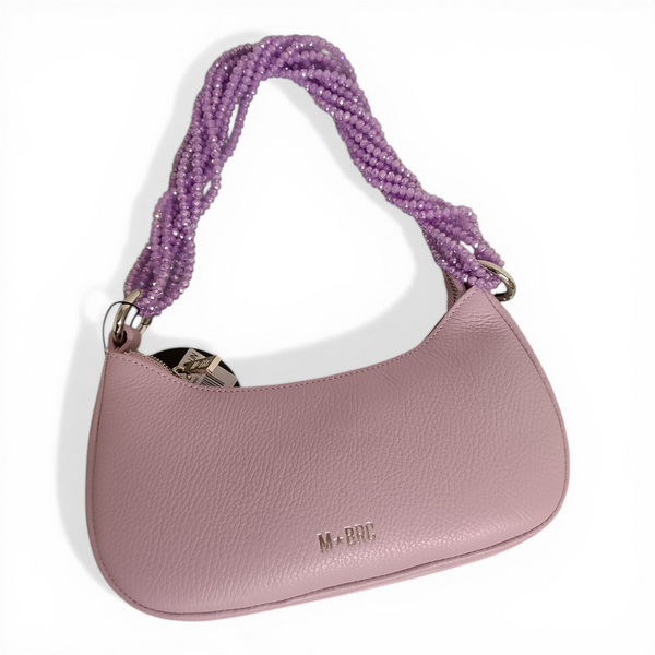 Borsa a spalla MBRC Gemma in color Glicine: il tocco poetico e sofisticato firmato Massimo Braccialini. Arricchita da un esclusivo manico gioiello, è l'accessorio glamour per il tuo look.