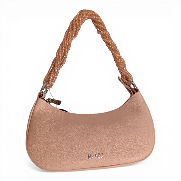 Scopri la borsa a spalla MBRC Gemma in color cipria. Massimo Braccialini firma un accessorio femminile ed elegante, arricchito da un esclusivo manico gioiello. Il tocco romantico per il tuo stile.