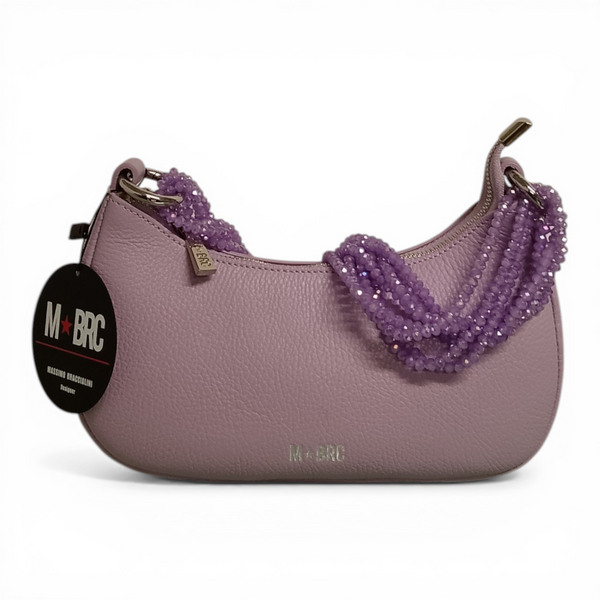 Borsa a spalla MBRC Gemma in color Glicine: il tocco poetico e sofisticato firmato Massimo Braccialini. Arricchita da un esclusivo manico gioiello, è l'accessorio glamour per il tuo look.