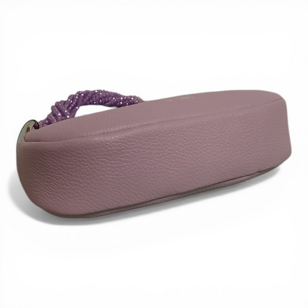 Borsa a spalla MBRC Gemma in color Glicine: il tocco poetico e sofisticato firmato Massimo Braccialini. Arricchita da un esclusivo manico gioiello, è l'accessorio glamour per il tuo look.