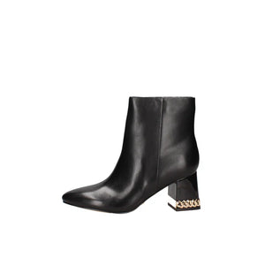 stivaletto guess in pelle nero tacco largo.