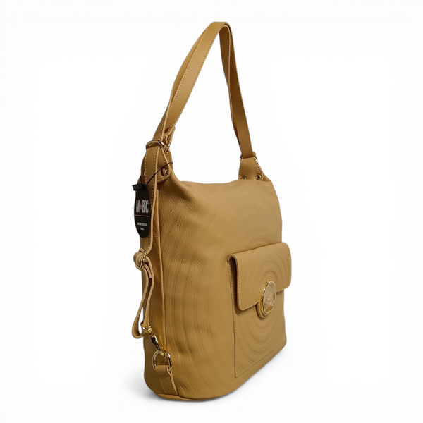 Ricordati di impostare l'Alt Text per l'immagine del prodotto come: "Zaino trasformabile in pelle MBRC Round H207 Camel vista frontale con maxi fibbia dorata" e "Zaino MBRC Round H207 Camel vista laterale con anelli metallici".